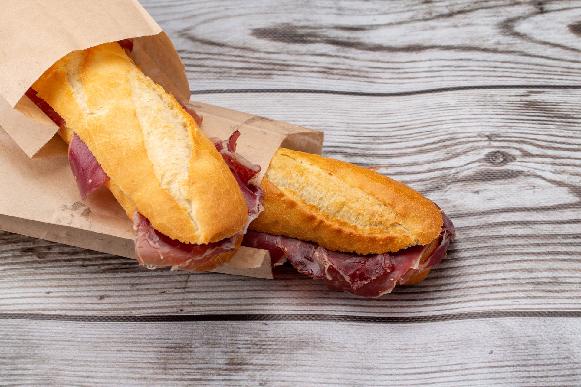 ¡Los mejores bocadillos en Santiago sin salir del polígono!